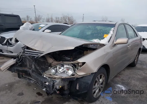 2005 Toyota Camry Le V6 z USA, uszkodzony, nr VIN 4T1BF30K55U610546